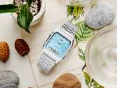 Casio AQ230A-2A1M эстетично смотрится на столе.