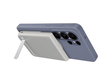 Он также оснащен складной подставкой для ног, что позволяет использовать его без рук