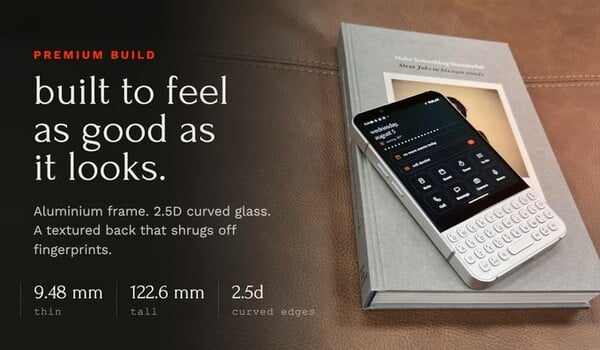 Minimal Phone 2 меньше по размеру, чем его предшественник, но обладает более высокими техническими характеристиками.