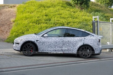 2026 Tesla Model Y Performance вид сбоку