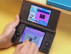 Anbernic RG DS под управлением Kirby: Canvas Curse. (Источник изображения: Anbernic - отредактировано)