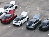 Tesla создает запасы более дешевых вариантов Model Y с белым интерьером в Giga Texas (Источник изображения: Joe Tegtmeyer/X)