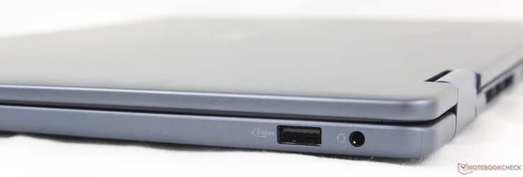 Справа: USB-A 3.2 Gen. 1, гарнитура 3,5 мм