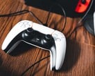 Изображение контроллера PS5 рядом с Nintendo Switch
