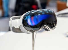 Apple планирует выпустить продолжение Vision Pro к концу года. (Источник изображения: Roméo A.)