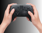 Контроллер Nintendo Switch 2 Pro, подвергшийся разборке, показан в руках (Источник изображения: Nintendo of America с правками)