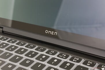 Глянцевый экран отличает модель от большинства других представителей серии Omen