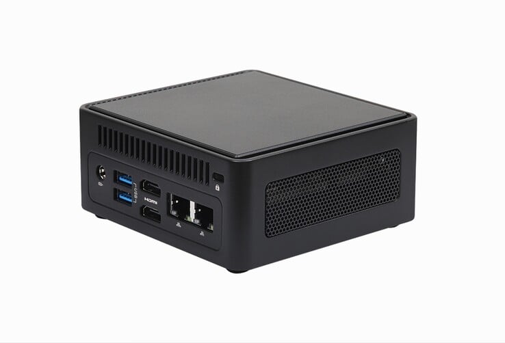 На задней панели расположены два порта 2,5GbE, два порта HDMI и два порта USB-A.