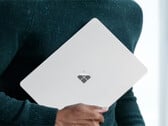 13-дюймовый ноутбук Surface Laptop — самый компактный ноутбук, который в настоящее время продает компания Microsoft.