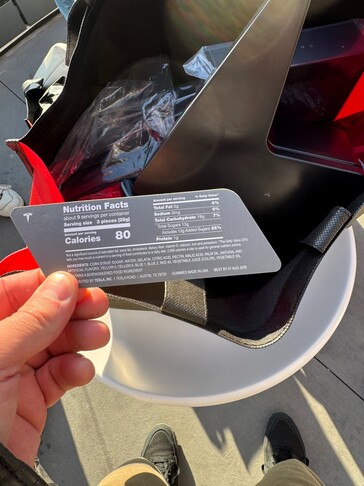 Информация о питании Tesla Supercharged Gummies. (Источник изображения: The Kilowatts)
