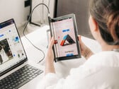 Стартовая цена Single Flex Pro по акции составляет $1 299. На снимке: портативный монитор в разложенном виде.