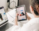 Стартовая цена Single Flex Pro по акции составляет $1 299. На снимке: портативный монитор в разложенном виде.