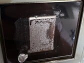 Радиаторы PS5 не застрахованы от долгосрочных последствий коррозии галлия, о чём свидетельствует эта контактная поверхность с необратимыми повреждениями.