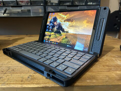 Тонкая док-станция Legion Go не имеет дополнительных батарей. (Источник изображения: u/MysteriousAlarm897)