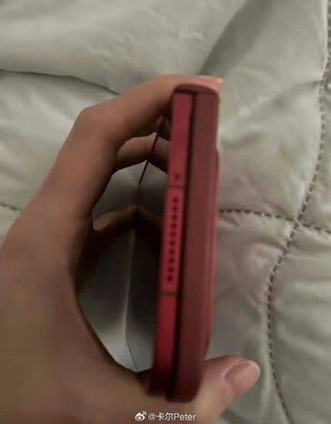 Xiaomi 18 Fold в боковом виде.