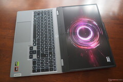 Выбор между LOQ 15 и Legion 5 15 зависит от бюджета и требований (Источник изображения: Notebookcheck)