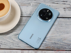 Ни один смартфон серии Honor Magic7 не опускался ниже 6,7-дюймового дисплея, Magic7 Pro на фото. (Источник изображения: Notebookcheck)