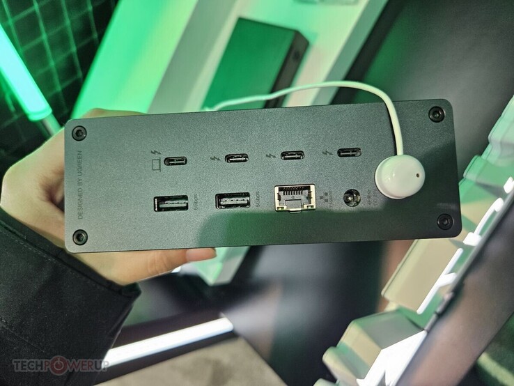 Revodok Max 2131 оснащен интерфейсом Thunderbolt 5. (Источник изображения: TechPowerUp)