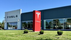 Сервисный центр Tesla (Источник изображения: Dilip Vishwanat/SLBJ)