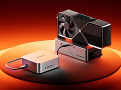 Модель Maco-L 7735U оснащена портами OCuLink и USB4. На фотографии: конфигурация с внешним графическим процессором (eGPU) и мини-ПК.
