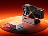 Модель Maco-L 7735U оснащена портами OCuLink и USB4. На фотографии: конфигурация с внешним графическим процессором (eGPU) и мини-ПК.