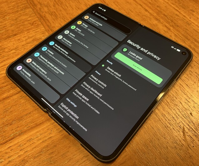 Защита от эксплойтов, принудительные пароли и личные пространства для приложений - вот некоторые из функций конфиденциальности и безопасности, которые Вы не найдете в стоковой ОС (Источник изображения: Notebookcheck)