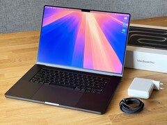 MacBook Pro с OLED-дисплеем может появиться на рынке уже в конце следующего года. (Источник изображения: Notebookcheck)