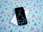 Motorola Moto G87 имеет очень яркий AMOLED, что не всегда положительно.