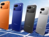 Модель Tecno Spark 50 Pro доступна в цветах «Динамический оранжевый», «Полуночный синий», «Чернильно-черный», «Титаново-серый» (слева направо) и «Облачно-белый» (на изображении не показан).
