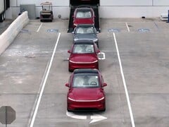 Model Y самостоятельно добирается до места доставки с помощью неконтролируемого FSD. (Источник изображения: Tesla/X)