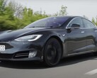 Tesla Model S P90D с пробегом более 430 тысяч миль на оригинальной батарее до сих пор работает отлично, за исключением некоторого износа салона. (Источник: AutoTrader через YouTube)