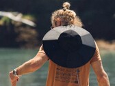 EcoFlow открывает предварительные заказы на PowerHat, предназначенный для зарядки электроники от солнечных батарей на ходу. (Источник изображения: EcoFlow)