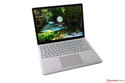 На обзоре: Microsoft Surface Laptop 2. Тестовый образец предоставлен Cyberport