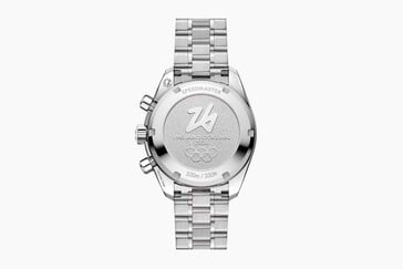 Модель Omega Speedmaster поставляется с медальоном Milano Cortina 2026 (Источник изображения: Omega)