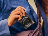 Компания Panasonic перевыпускает модель Lumix TZ200, но при этом серьезно ухудшает характеристики фотоаппарата.