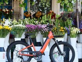 Электронный велосипед Momentum Vida E+ предлагает общий запас хода в 55 миль (88,5 км) на одной зарядке (Источник изображения: Momentum)