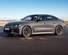 На фотографии представлен автомобиль BMW i4 eDrive40