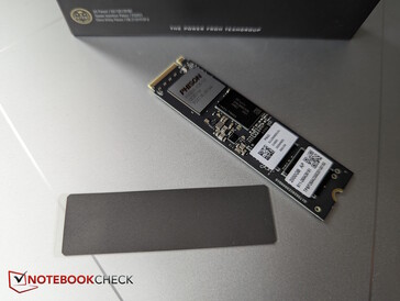 T-Force с контроллером Phison без охлаждающей наклейки