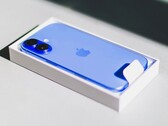 Apple iPhone 16 стал самым продаваемым смартфоном 2025 года. (Источник изображения: Bram Van Oost)