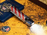 Фонарь Olight ArkPro Stars &amp; Stripes Edition оснащён широким световым пучком мощностью 1 500 люмен.