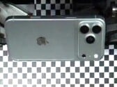 В результате крупной утечки информации на сайте Apple появились первые предполагаемые снимки iPhone 18 Pro. Также в сеть просочились фотографии внутренних компонентов устройства.