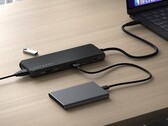 Адаптер Satechi 13-in-1 USB-C Triple Display Multiport Adapter недавно появился в магазинах. (Источник изображения: Satechi)