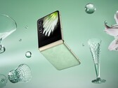 Дисплей Tecno Phantom V Flip 2 имеет большую крышку, чем у его предшественника. (Источник изображения: Tecno) 