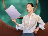 Стоимость ноутбука A14 Air 2026 в Китае начинается примерно с 1 003 долларов. На снимке: рекламная фотография, демонстрирующая лаконичный дизайн ноутбука.