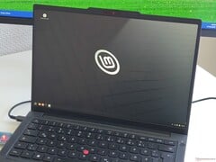 Lenovo ThinkPad T14 Gen 7, работающий под управлением Linux Mint.
