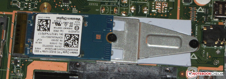 В нашем ноутбуке установлен твердотельный накопитель Western Digital SN520