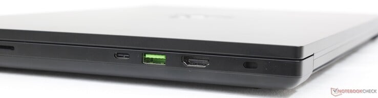 Справа: Картридер SD, Thunderbolt 4 (USB-C 3.2 Gen 2, DisplayPort, PowerDelivery), USB 3.2 Gen 2, HDMI 2.1, Kensington