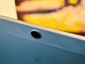 Почему, например, у OnePlus Pad Lite довольно широкая пластиковая полоса на металлическом корпусе? (Источник изображения: Notebookcheck)