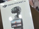 Osmo Pocket 4 также оснащен вращающимся видоискателем.