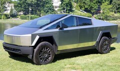 Кибергрузовик Tesla отзывается уже в пятый раз за год после начала продаж. (Источник изображения: Википедия)